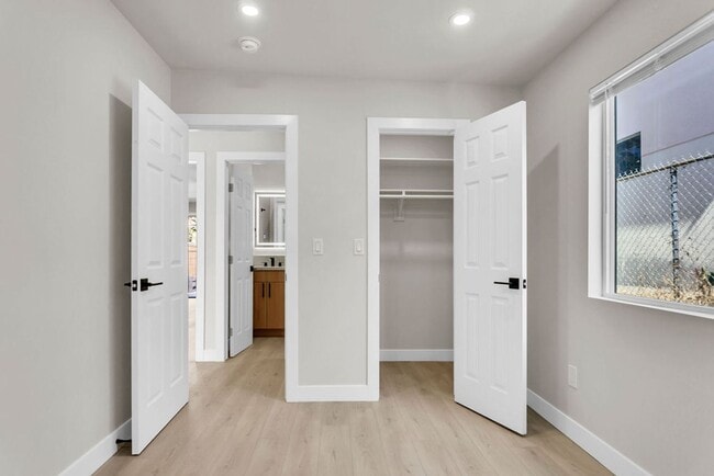 Building Photo - Newly remodeled 2 bed 1 bath with washer &...