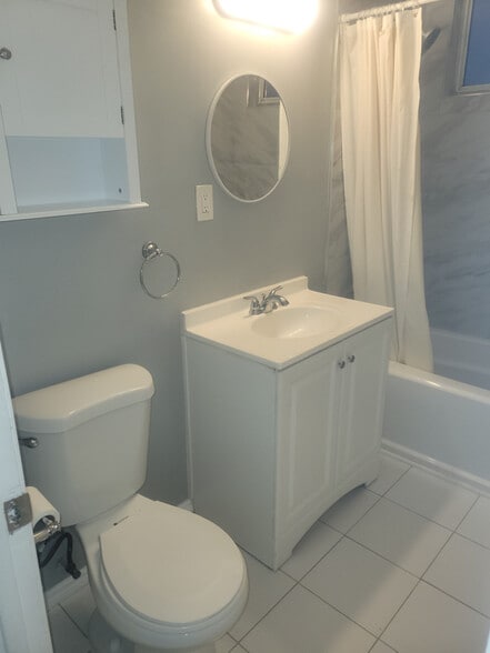 Building Photo - 8134 Comolette St