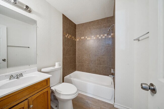 Building Photo - 1411 Sycamore St