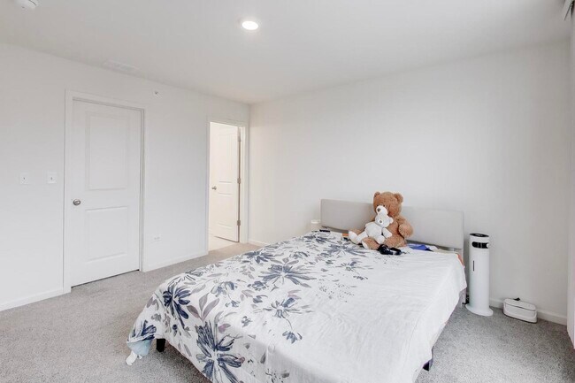 Building Photo - 2251 Venture Dr