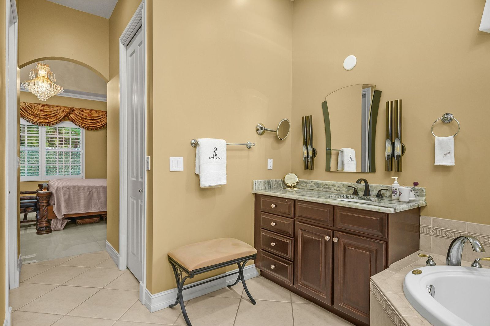 Building Photo - 4806 Europa Dr