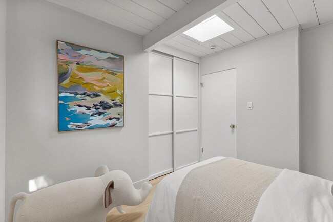 Building Photo - 729 Stendhal Ln