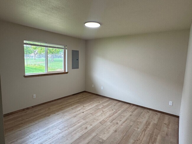 Building Photo - 1009 E 19th Ave