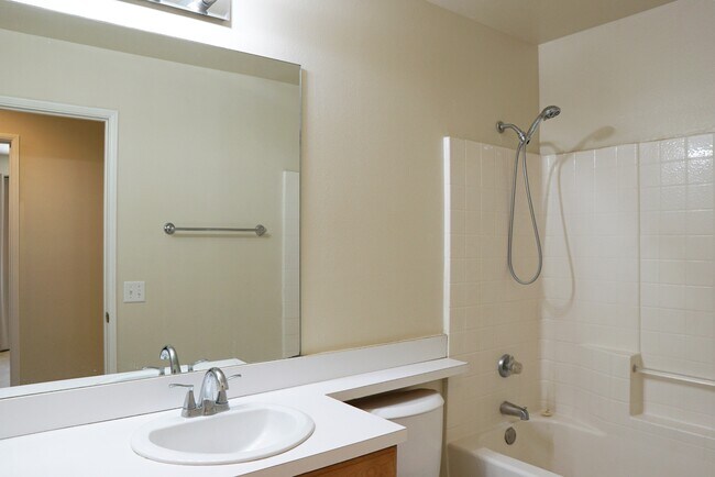 Building Photo - 52205 Avenida Velasco