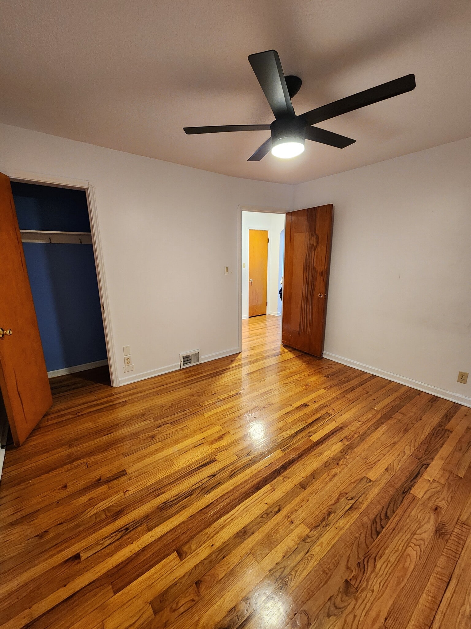 Building Photo - 7615 Ivandale Dr