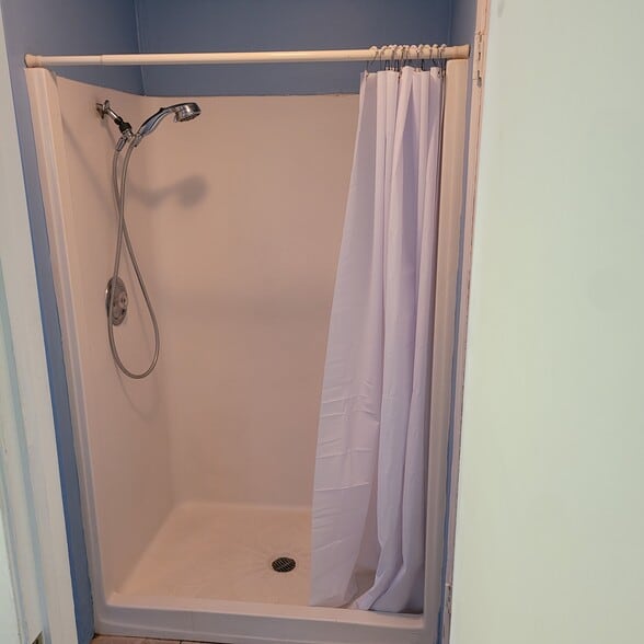 Building Photo - 1726 Crescent Dr