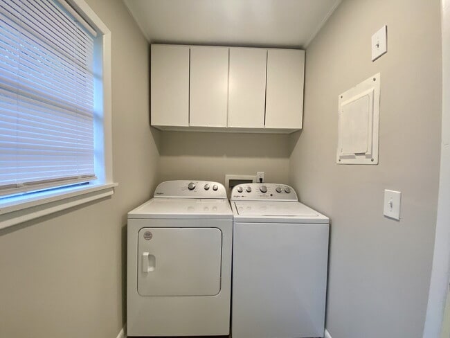 Building Photo - Single-family home on Hilton Head Island with NO HOA!