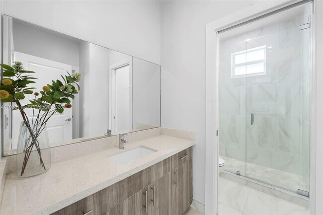 Building Photo - 821 SW 14th St