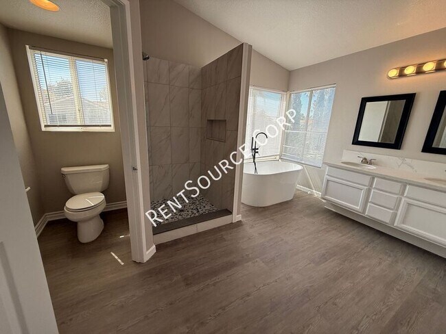 Building Photo - 40055 Castana Ln