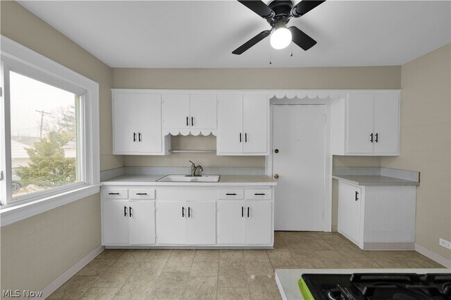 Building Photo - 11103 Lincoln Ave