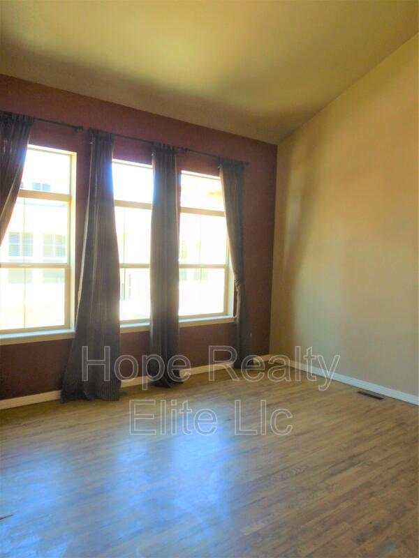 Building Photo - 1555 Promontory Bluff View