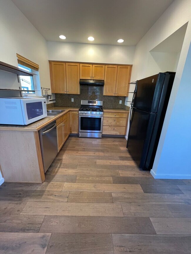 Building Photo - Adorable 2B/1B North Boulder Home