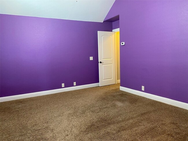 Building Photo - 2425 Lynbridge Dr