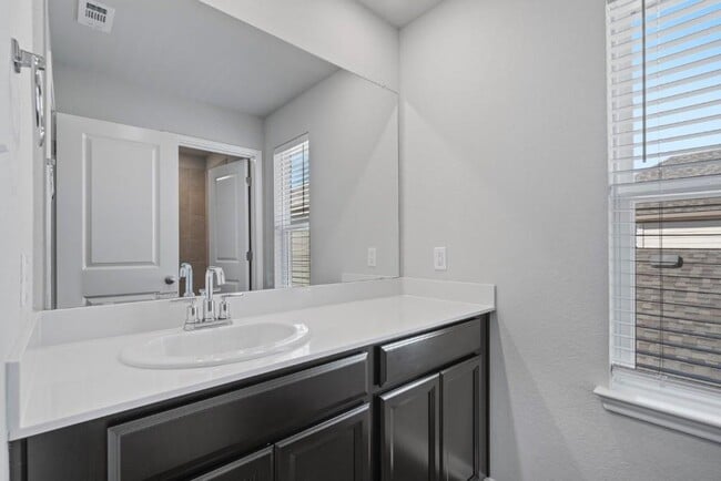 Building Photo - 115 Sawtooth Mountain Way