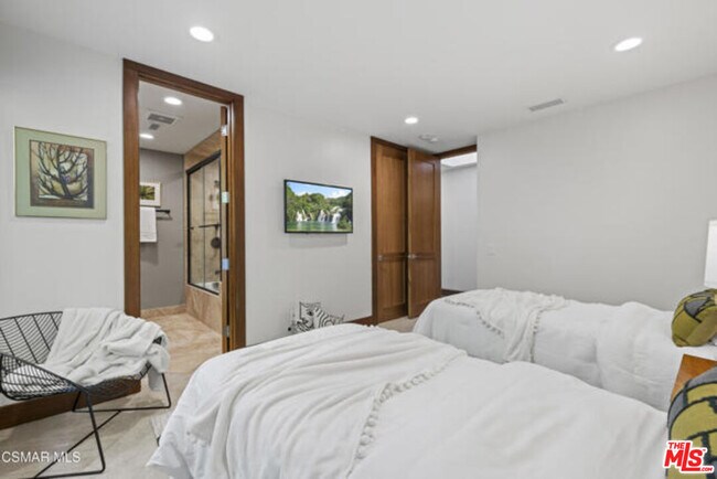 Building Photo - 17424 Cumpston St