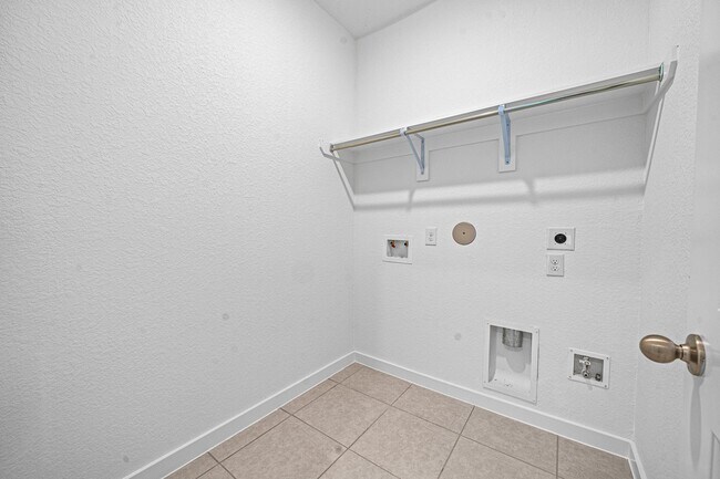 Building Photo - 2221 Forest Trace Ln