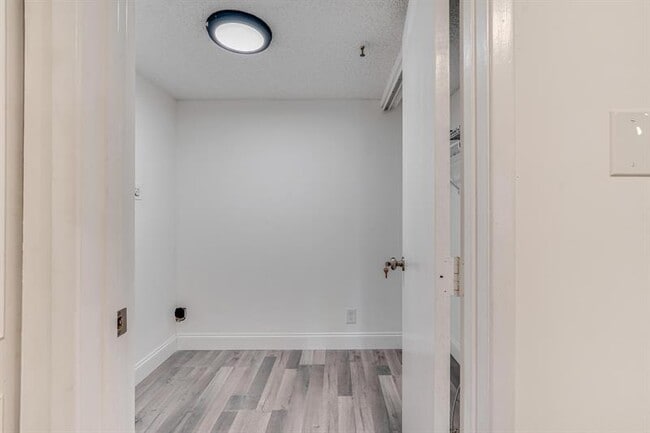Building Photo - 2200 S Cypress Bend Dr