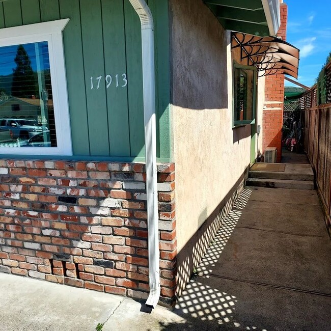 Building Photo - 17913 San Carlos Dr