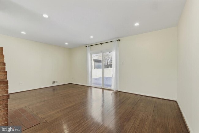 Building Photo - 5412 Nutting Dr