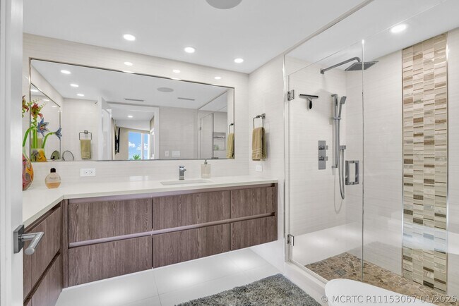 Building Photo - 550 S Ocean Blvd