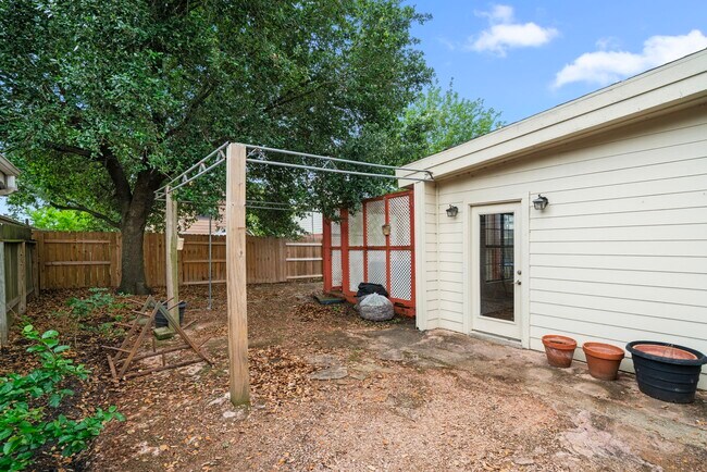 Building Photo - 11607 Zarroll Dr