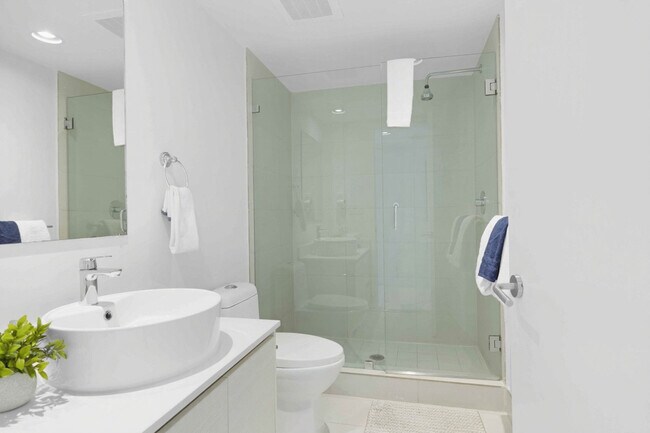 Building Photo - 2602 E Hallandale Beach Blvd