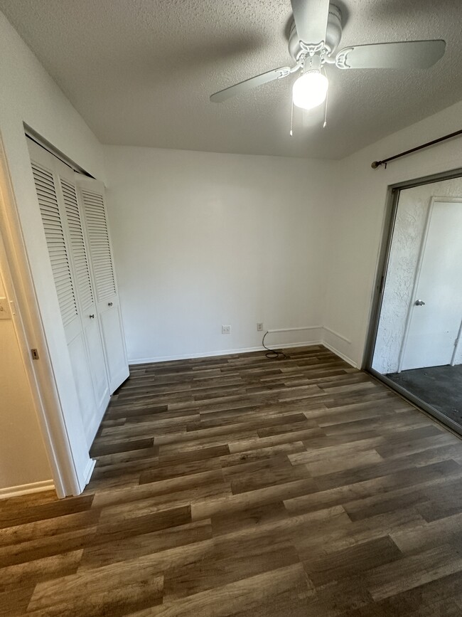 Building Photo - 7355 Parkside Villas Dr N