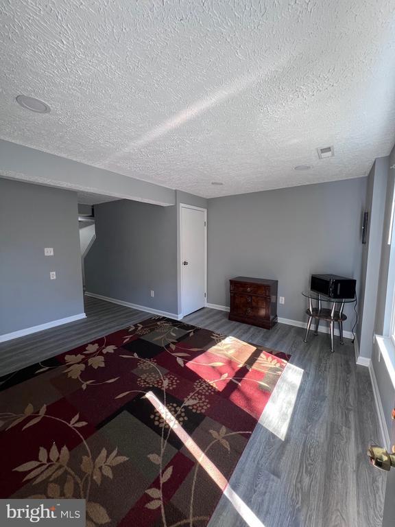 Building Photo - 307 Brethour Ct