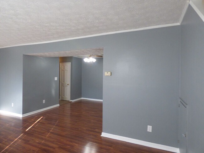 Building Photo - COMING SOON! Beautiful All Electric Townhome! Converted Garage, W/D, Small Pets Ok!