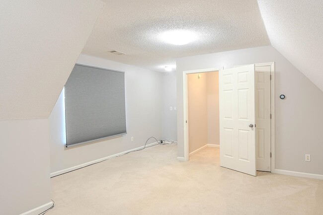 Building Photo - 9716 Tucker Creek Cove
