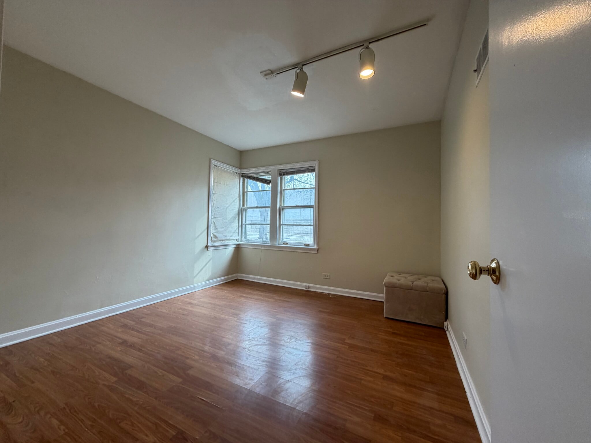 Building Photo - 538 Mills St