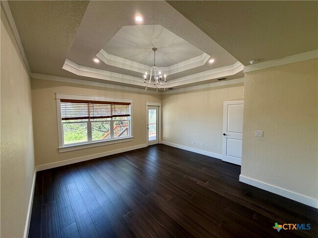 Building Photo - 427 Primrose Path