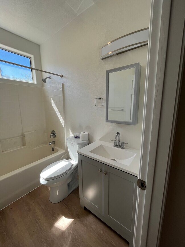 Building Photo - 2065 Banjo Dr