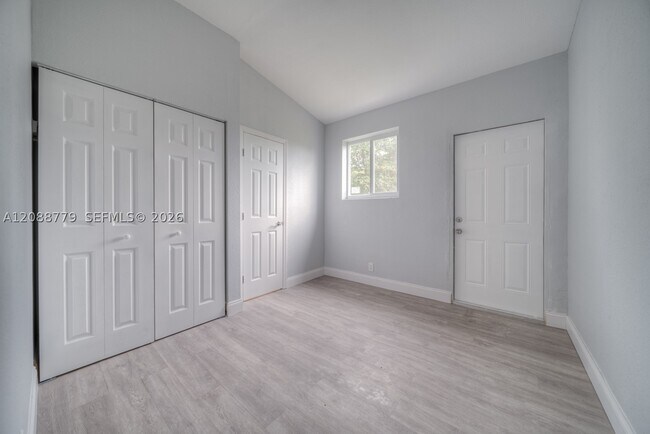 Building Photo - 17727 SW 103rd Ave