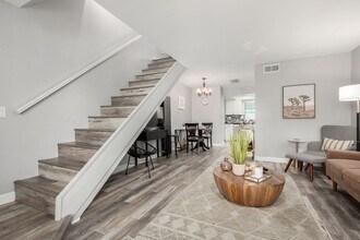 Building Photo - FURNISHED Scottsdale 2/bed/2bath Townhome ...