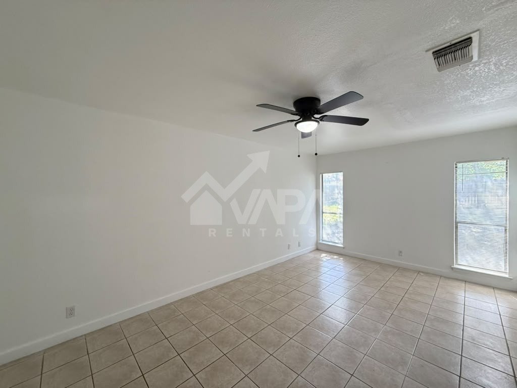 Building Photo - 827 Blue Astor Dr