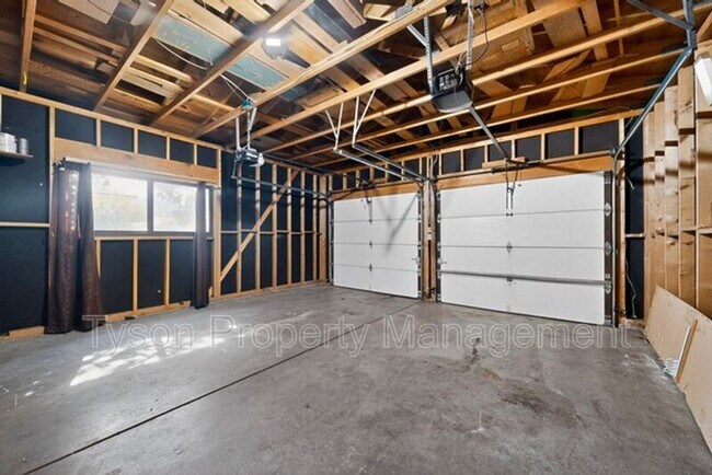 Building Photo - 9509 Dona Marguerita Ave NE