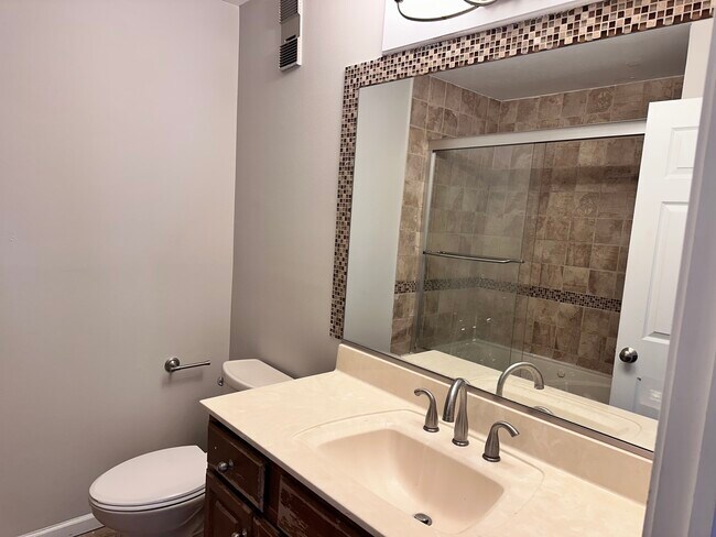 Building Photo - 2856 Evergreen Ln