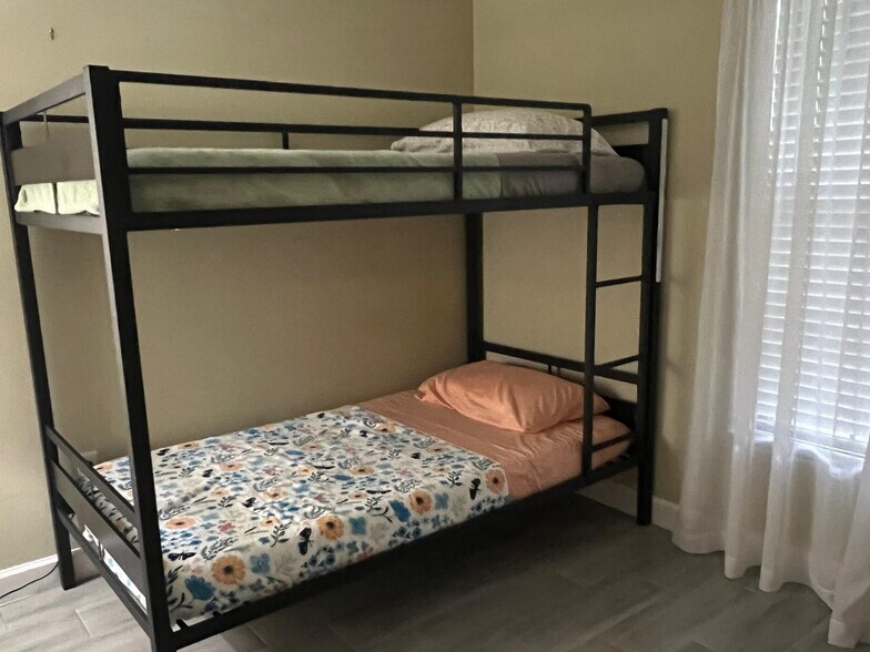 Building Photo - 13775 SW 115 Pl