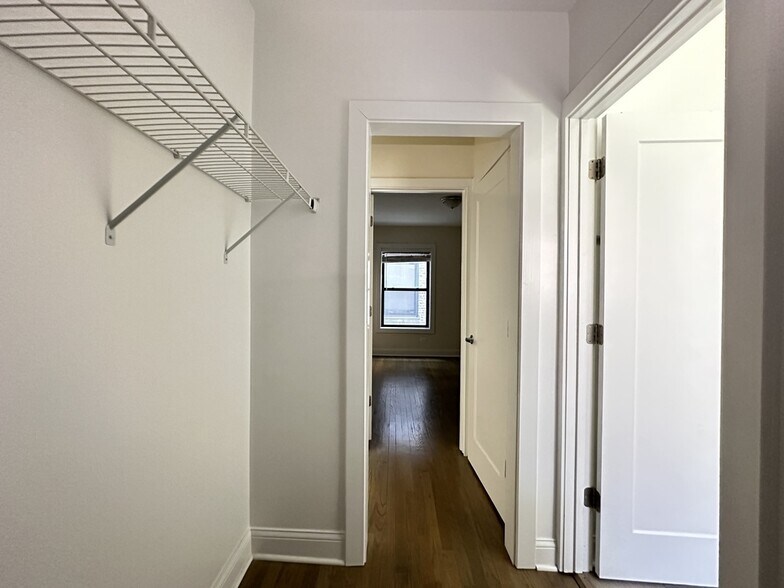 Building Photo - 2645 N Spaulding Ave