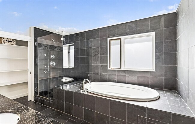 Building Photo - 15 Suban Pl