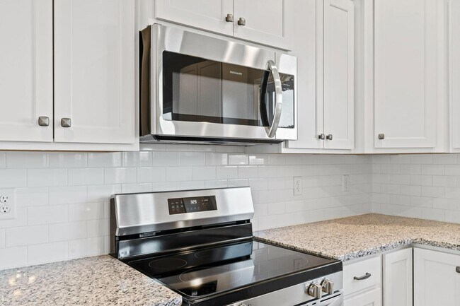 Building Photo - 933 Camden Ct