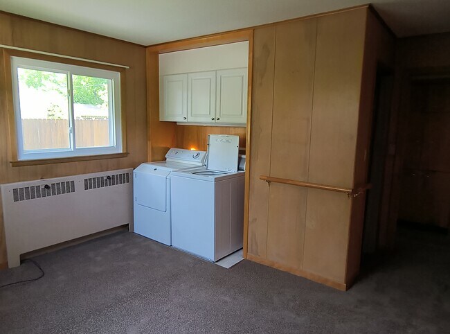 Main level laundry center. - 2112 Hoeschler Dr