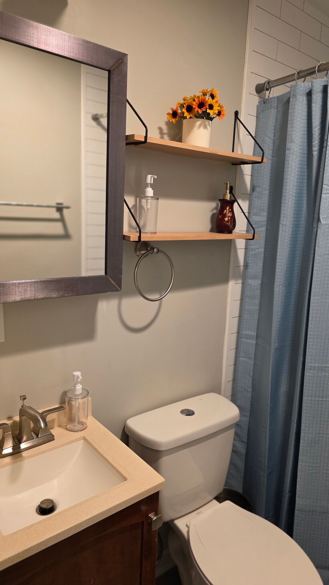 Building Photo - 1417 22nd Ave N