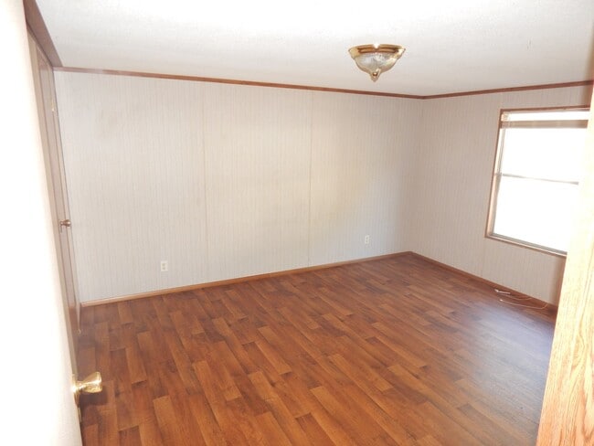 Building Photo - Spacious 3 Bedroom, 2 Bath Double-Wide Mobile Home