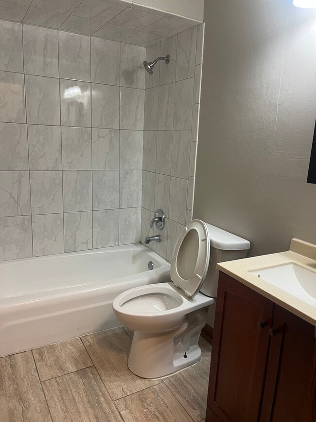 Building Photo - 14747 Kenton Ave