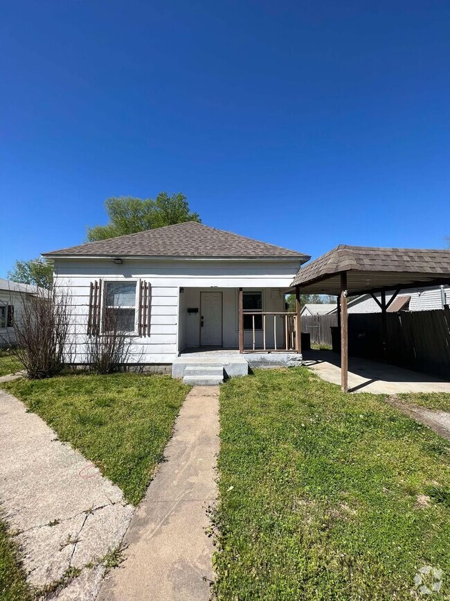 Building Photo - SPRING SPECIAL: HALF OF FIRST MONTH RENT! ...
