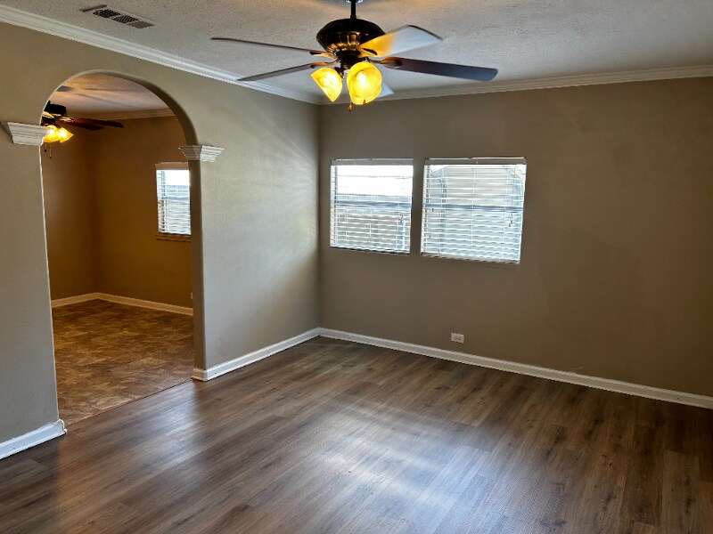 Building Photo - 105 Cardinal St