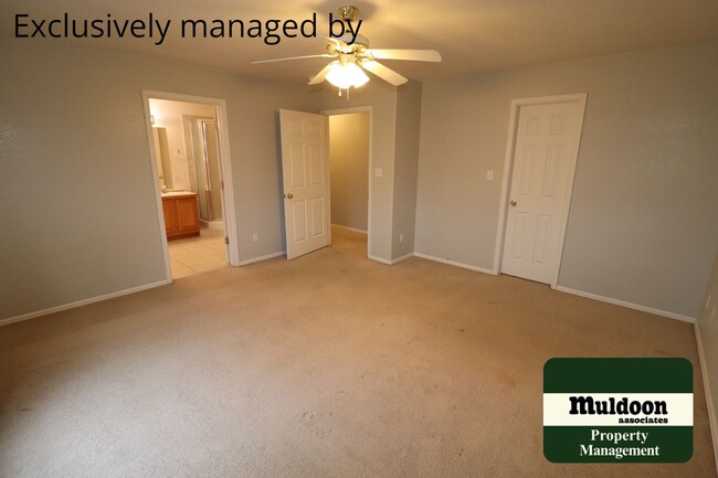 Building Photo - Lovely Pet Friendly Pueblo West home!  Com...