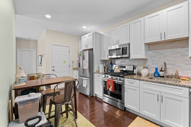 Building Photo - 6 W Cottage St